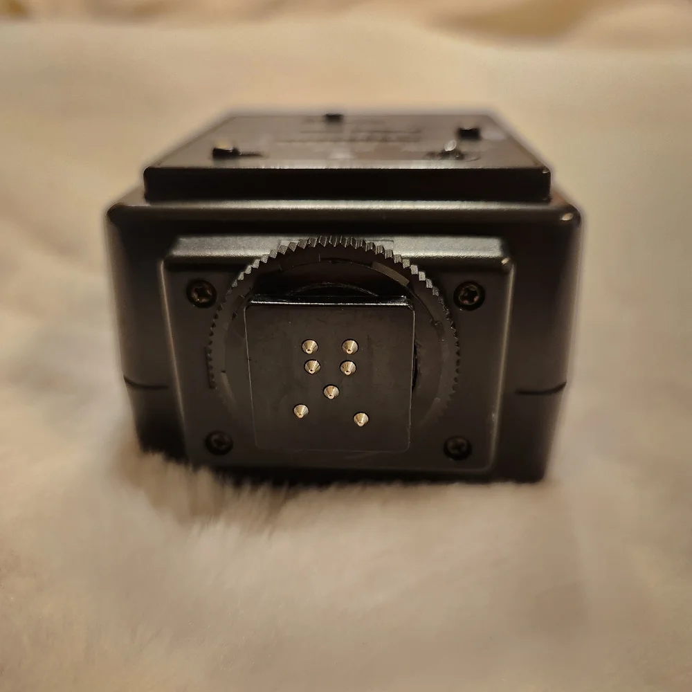 Vivitar Auto Thyristor 550FD Shoe Mount Camera Flash Untested